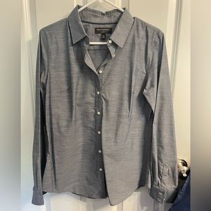 Women’s Banana Republic Button Down. Grey color. Size 10.